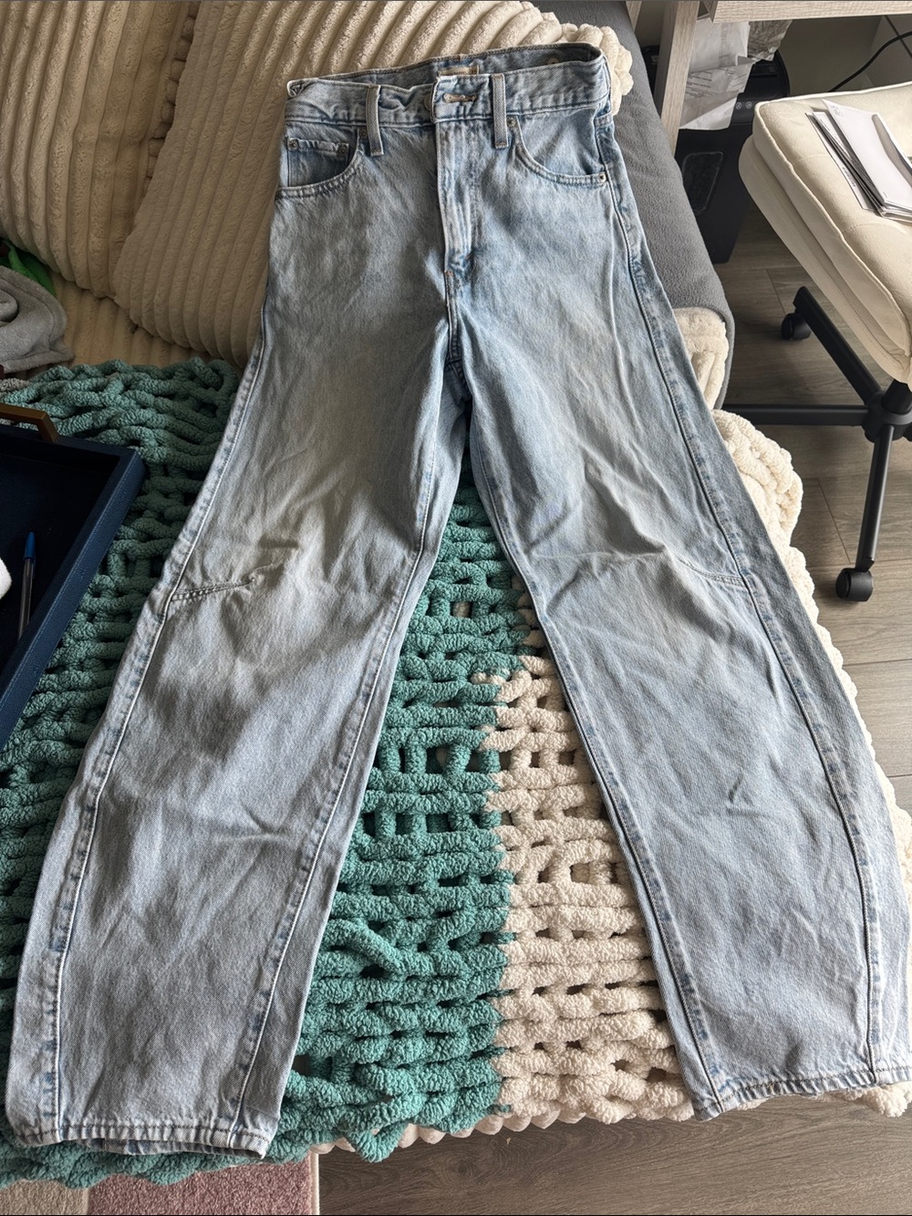 Levi’s Cinch Barrel Women's Jeans.